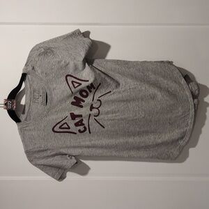 Free  AE Cat Mom T-shirt